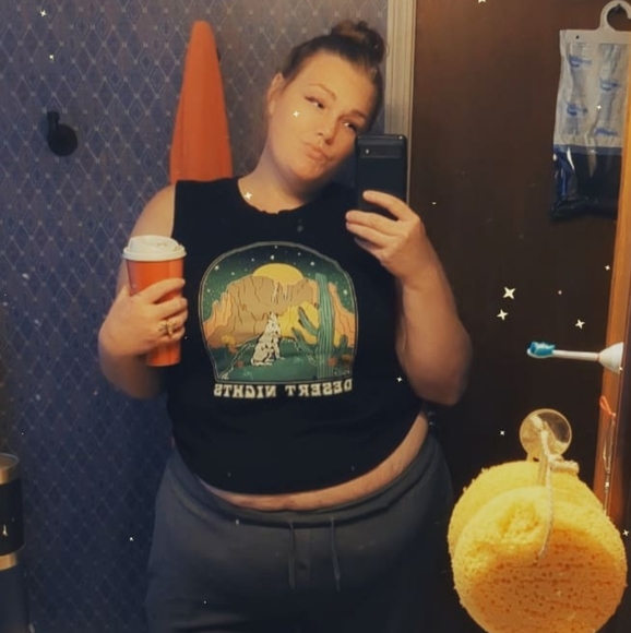 Meet your Posher, Krystal - Picture 2 of 14